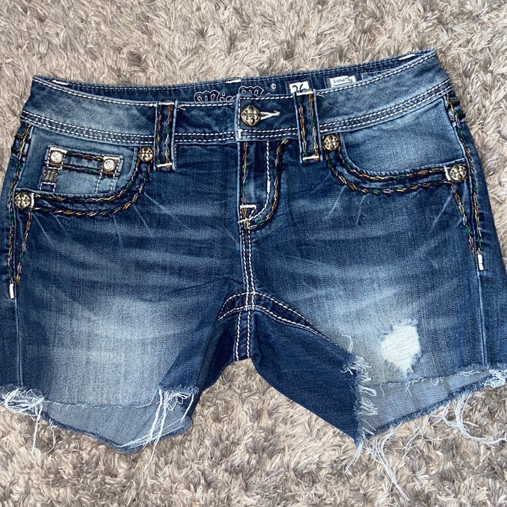 Miss Me Shorts•Size 26•Signature MidShort•BrandNew